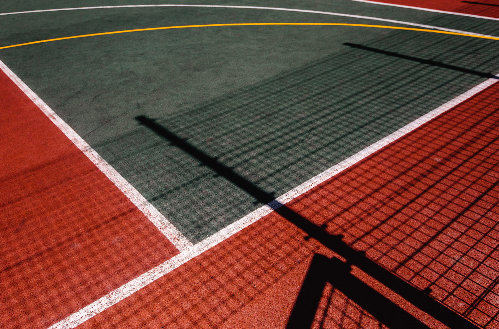 Nawierzchnia typu sandwich – co oznacza i jak sprawdza się w praktyce? Central Kort