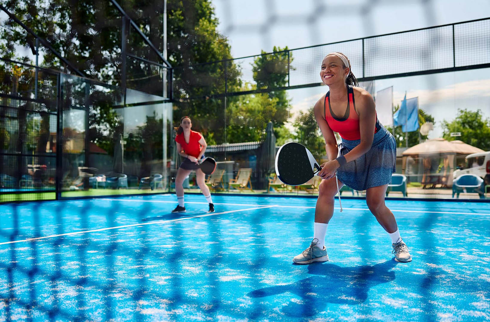 Kolejne korty do padla w Polsce – jak rozwija się ten sport? Central Kort budowa boisk do padla